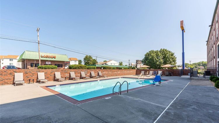 Comfort Inn Aikens Center Pool