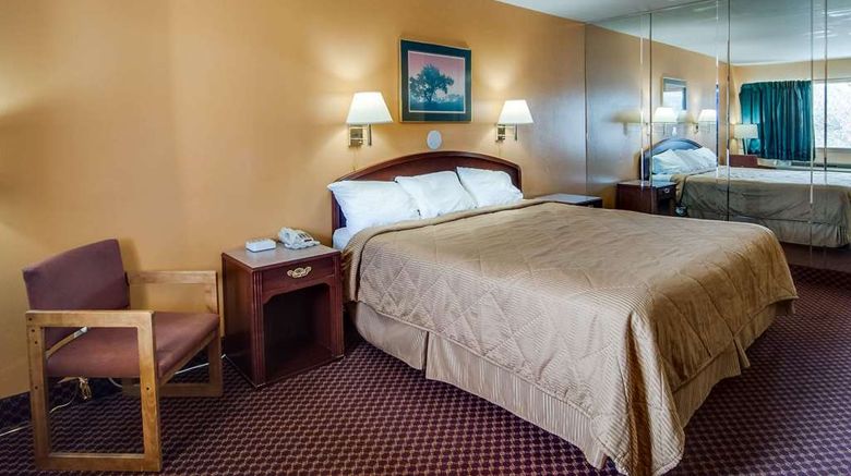 <b>Econo Lodge Room</b>. Images powered by <a href="https://iceportal.shijigroup.com/" title="IcePortal" target="_blank">IcePortal</a>.