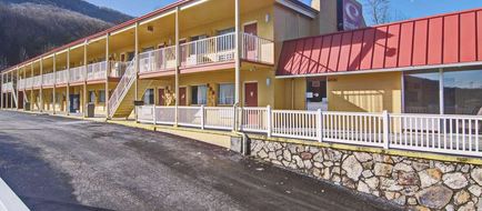 Econo Lodge Exterior