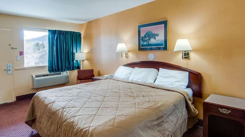 <b>Econo Lodge Room</b>. Images powered by <a href="https://iceportal.shijigroup.com/" title="IcePortal" target="_blank">IcePortal</a>.
