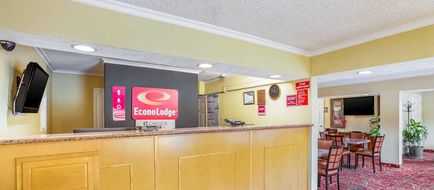 Econo Lodge Huntington Lobby