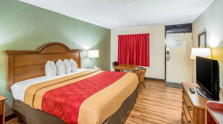 <b>Econo Lodge Huntington Room</b>. Images powered by <a href="https://iceportal.shijigroup.com/" title="IcePortal" target="_blank">IcePortal</a>.