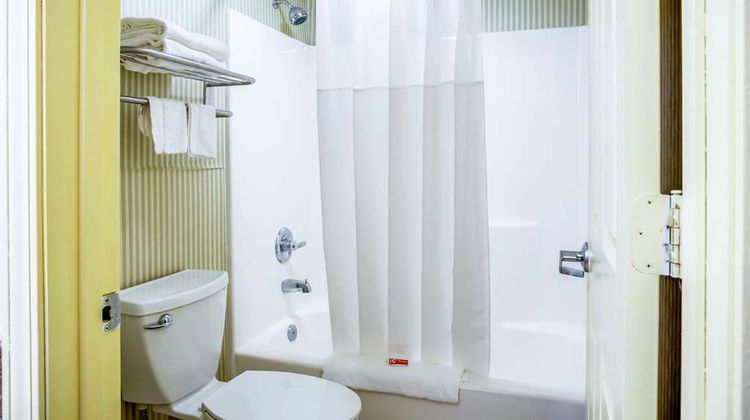 Econo Lodge Huntington Room