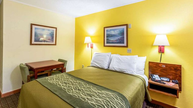 <b>Econo Lodge Morgantown Room</b>. Images powered by <a href="https://iceportal.shijigroup.com/" title="IcePortal" target="_blank">IcePortal</a>.