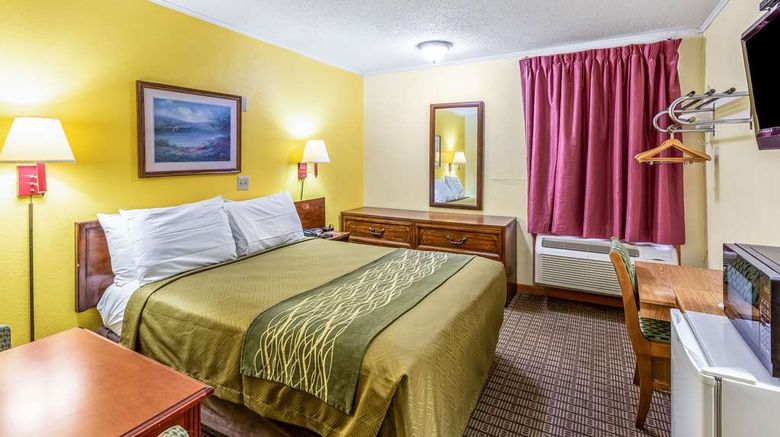 <b>Econo Lodge Morgantown Room</b>. Images powered by <a href="https://iceportal.shijigroup.com/" title="IcePortal" target="_blank">IcePortal</a>.