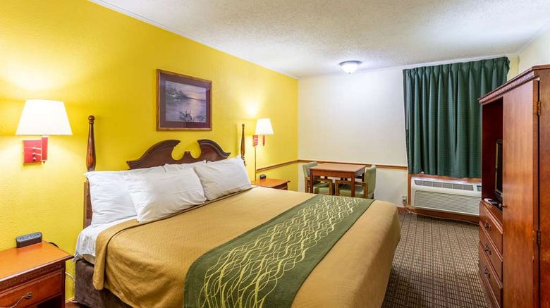 <b>Econo Lodge Morgantown Room</b>. Images powered by <a href="https://iceportal.shijigroup.com/" title="IcePortal" target="_blank">IcePortal</a>.