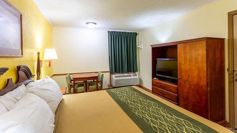 <b>Econo Lodge Morgantown Room</b>. Images powered by <a href="https://iceportal.shijigroup.com/" title="IcePortal" target="_blank">IcePortal</a>.