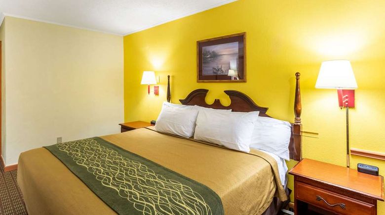 <b>Econo Lodge Morgantown Room</b>. Images powered by <a href="https://iceportal.shijigroup.com/" title="IcePortal" target="_blank">IcePortal</a>.