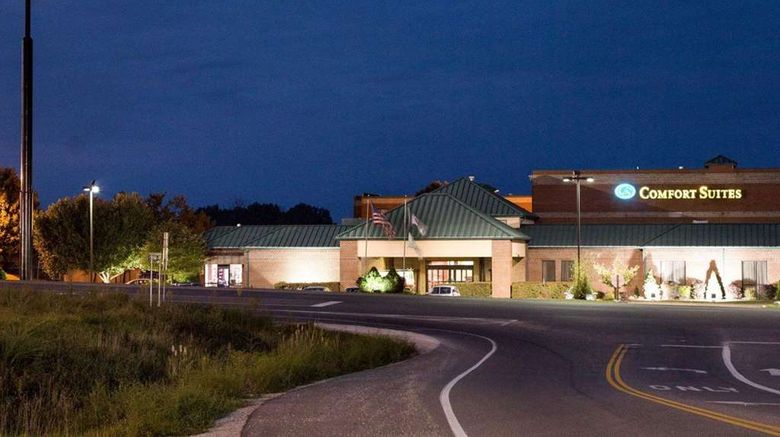 <b>Comfort Suites Parkersburg South Exterior</b>. Images powered by <a href="https://iceportal.shijigroup.com/" title="IcePortal" target="_blank">IcePortal</a>.