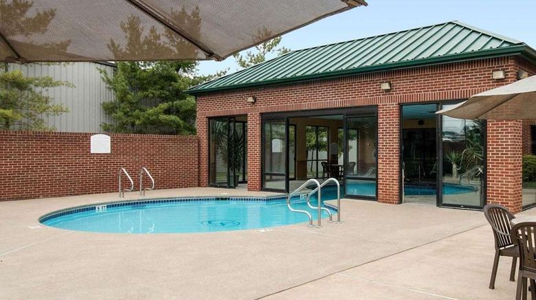 <b>Comfort Suites Parkersburg South Pool</b>. Images powered by <a href="https://iceportal.shijigroup.com/" title="IcePortal" target="_blank">IcePortal</a>.