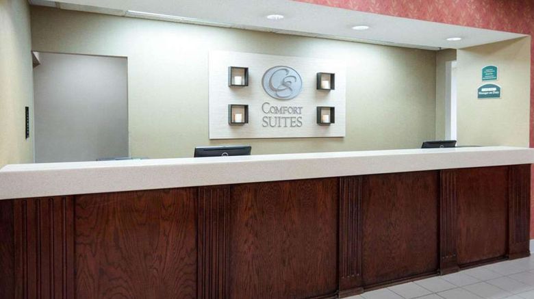<b>Comfort Suites Parkersburg South Lobby</b>. Images powered by <a href="https://iceportal.shijigroup.com/" title="IcePortal" target="_blank">IcePortal</a>.