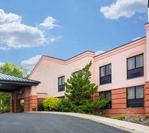 Quality Inn & Suites Kearneysville Exterior