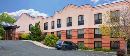 Quality Inn & Suites Kearneysville Exterior