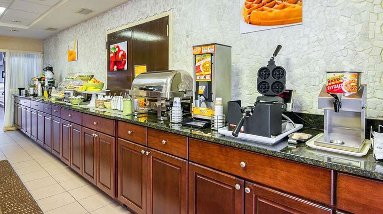 <b>Quality Inn & Suites Kearneysville Restaurant</b>. Images powered by <a href="https://iceportal.shijigroup.com/" title="IcePortal" target="_blank">IcePortal</a>.