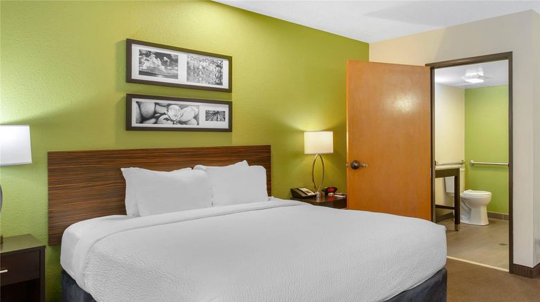 <b>Sleep Inn Room</b>. Images powered by <a href="https://iceportal.shijigroup.com/" title="IcePortal" target="_blank">IcePortal</a>.