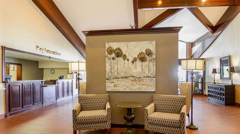 <b>Clarion Hotel Conference Center Lobby</b>. Images powered by <a href="https://iceportal.shijigroup.com/" title="IcePortal" target="_blank">IcePortal</a>.