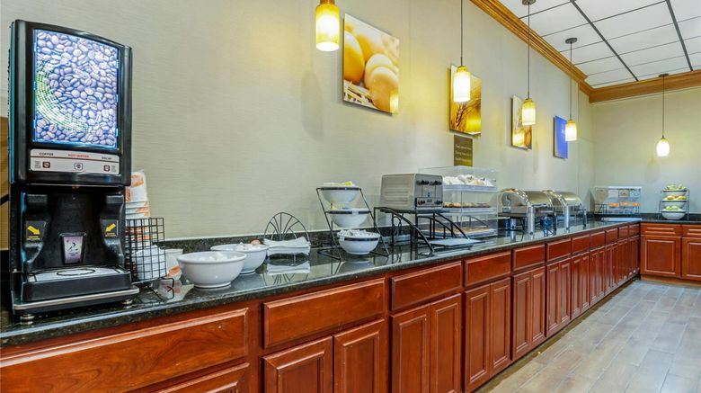 <b>Comfort Inn - Wheeling East Restaurant</b>. Images powered by <a href="https://iceportal.shijigroup.com/" title="IcePortal" target="_blank">IcePortal</a>.