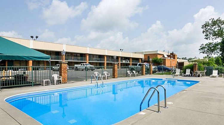 Quality Inn Lewisburg Pool