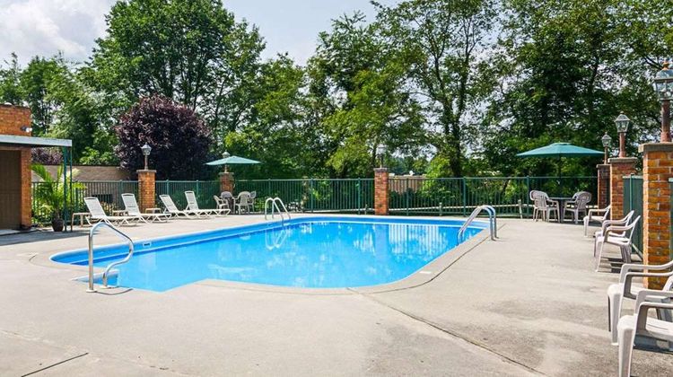 Quality Inn Lewisburg Pool