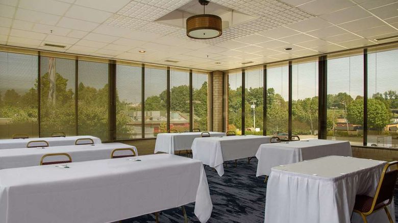 <b>Quality Inn Lewisburg Meeting</b>. Images powered by <a href="https://iceportal.shijigroup.com/" title="IcePortal" target="_blank">IcePortal</a>.