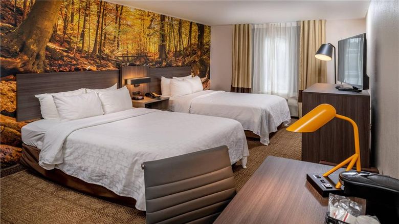<b>Clarion Pointe Room</b>. Images powered by <a href="https://iceportal.shijigroup.com/" title="IcePortal" target="_blank">IcePortal</a>.