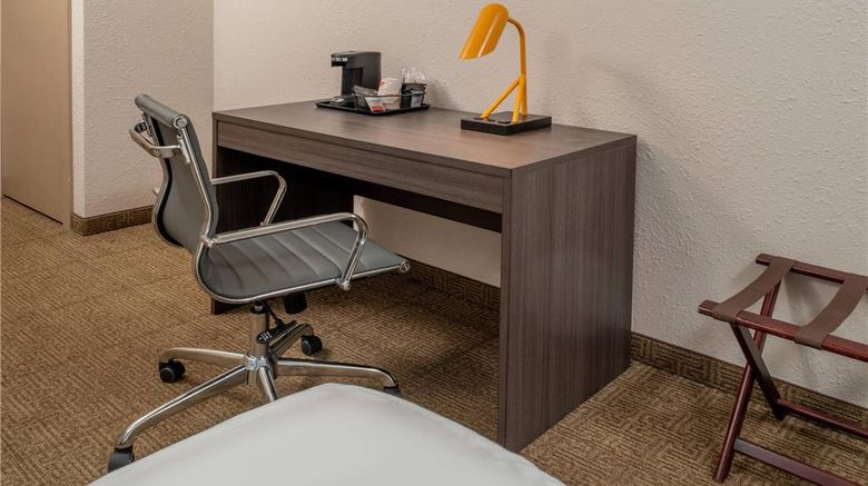<b>Clarion Pointe Room</b>. Images powered by <a href="https://iceportal.shijigroup.com/" title="IcePortal" target="_blank">IcePortal</a>.