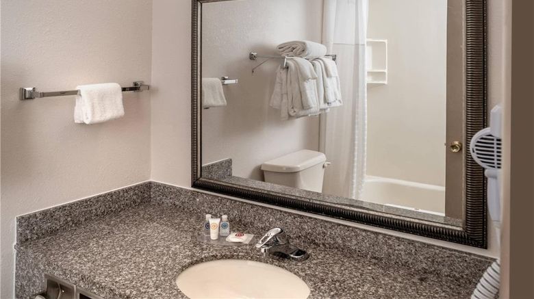 <b>Clarion Pointe Room</b>. Images powered by <a href="https://iceportal.shijigroup.com/" title="IcePortal" target="_blank">IcePortal</a>.