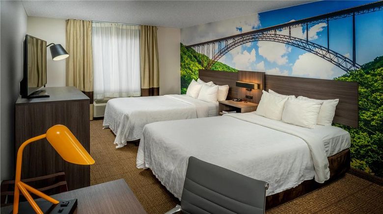 <b>Clarion Pointe Room</b>. Images powered by <a href="https://iceportal.shijigroup.com/" title="IcePortal" target="_blank">IcePortal</a>.