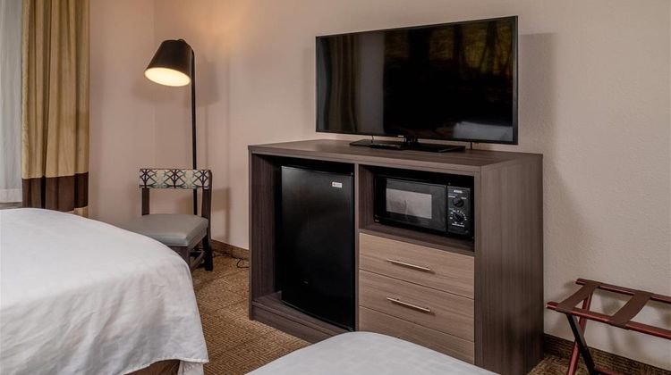 Clarion Pointe Room