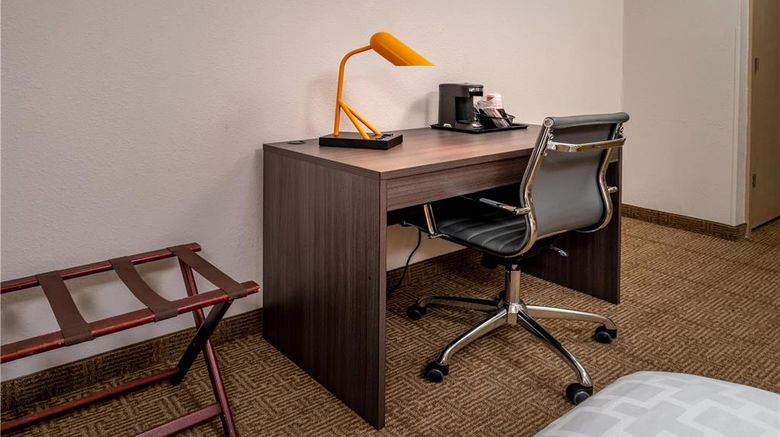 <b>Clarion Pointe Room</b>. Images powered by <a href="https://iceportal.shijigroup.com/" title="IcePortal" target="_blank">IcePortal</a>.
