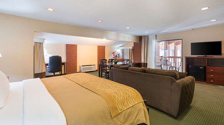 Quality Inn Parkersburg North-Vienna Suite