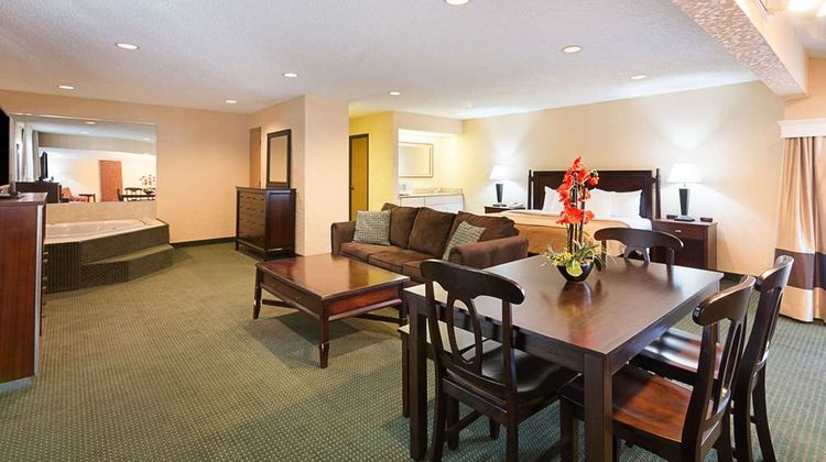 Quality Inn Parkersburg North-Vienna Suite
