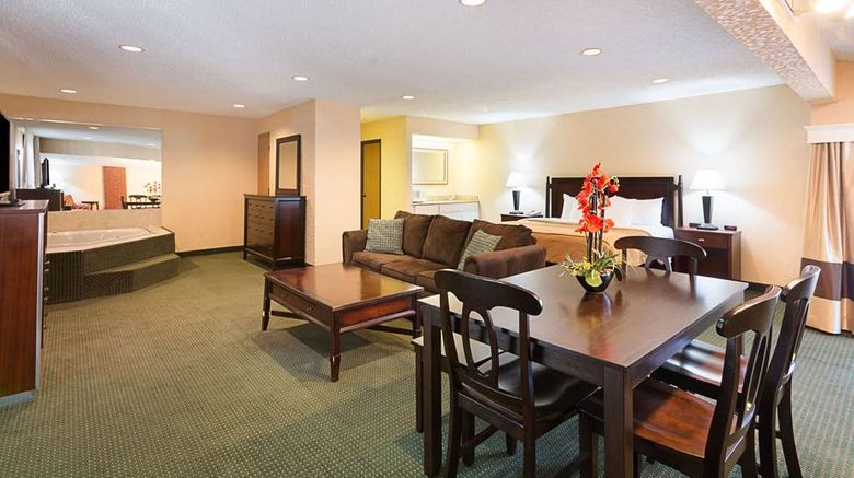 <b>Quality Inn Parkersburg North-Vienna Suite</b>. Images powered by <a href="https://iceportal.shijigroup.com/" title="IcePortal" target="_blank">IcePortal</a>.
