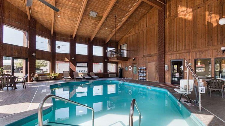 Quality Inn Parkersburg North-Vienna Pool