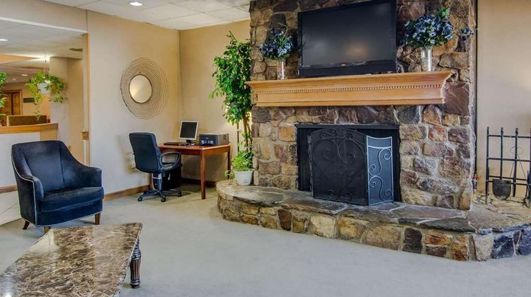 Quality Hotel & Conference Center Lobby