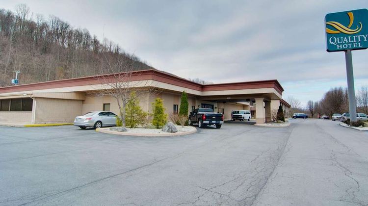 Quality Hotel & Conference Center Exterior