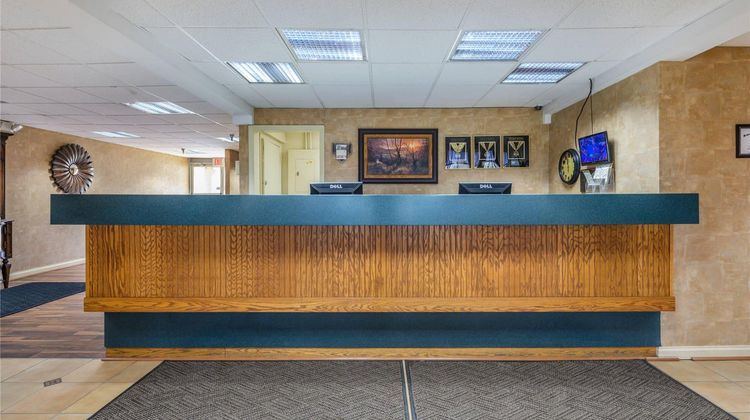 Econo Lodge Inn & Suites Triadelphia Lobby