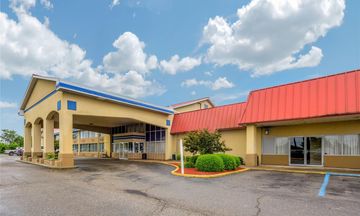 Econo Lodge Inn & Suites Triadelphia