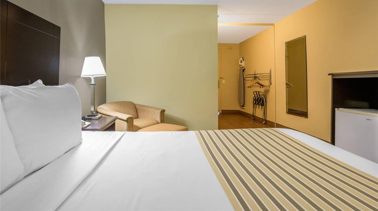 Econo Lodge Inn & Suites Triadelphia Room