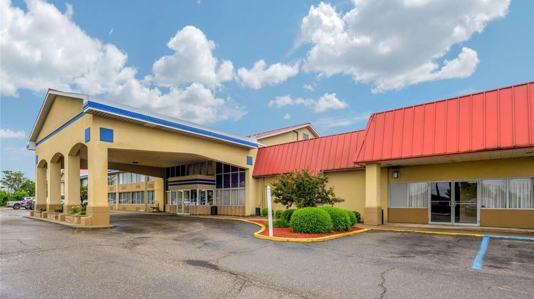 Econo Lodge Inn & Suites Triadelphia Exterior
