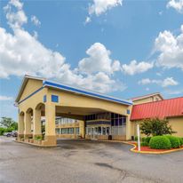 Econo Lodge Inn & Suites Triadelphia