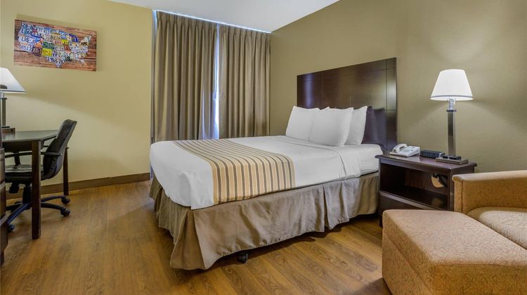 Econo Lodge Inn & Suites Triadelphia Room