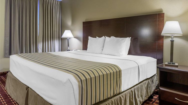 Econo Lodge Inn & Suites Triadelphia Suite