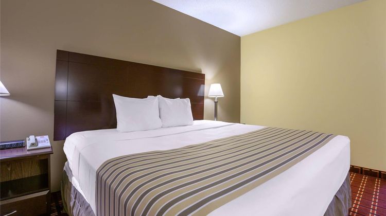 Econo Lodge Inn & Suites Triadelphia Suite