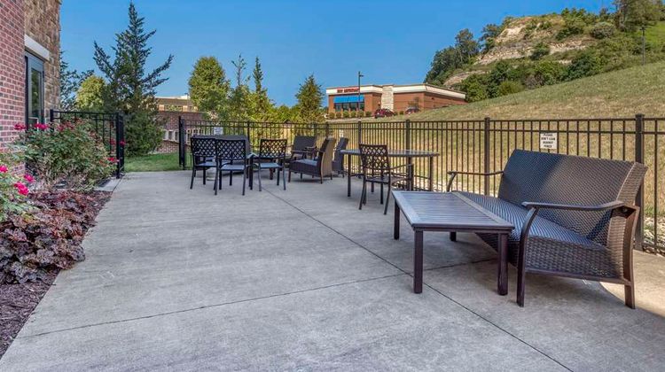 Comfort Suites Exterior
