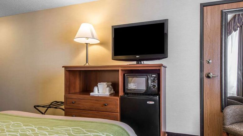 <b>Comfort Inn Weirton Room</b>. Images powered by <a href="https://iceportal.shijigroup.com/" title="IcePortal" target="_blank">IcePortal</a>.