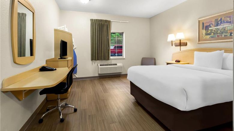 <b>Suburban Studios Room</b>. Images powered by <a href="https://iceportal.shijigroup.com/" title="IcePortal" target="_blank">IcePortal</a>.
