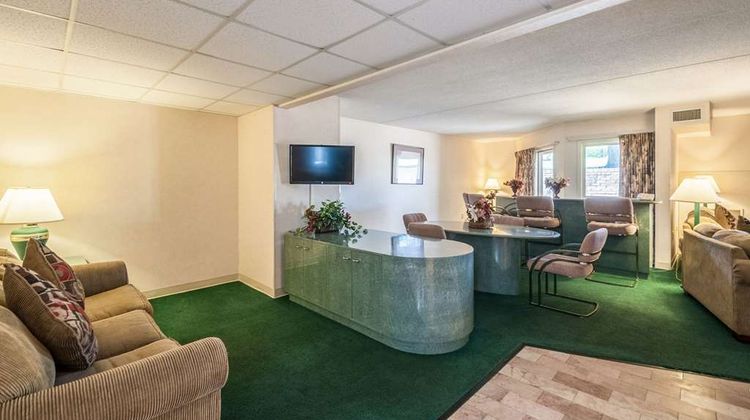 Rodeway Inn Charles Town Suite