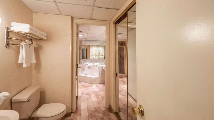Rodeway Inn Charles Town Suite