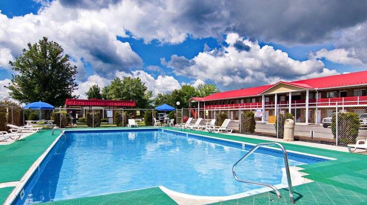 Quality Inn Pool